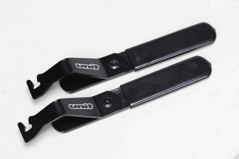 ダートフリーク UNIT ビードホルダー UN-P2604|ダートフリークの特殊工具ワールドが奥深い件【足まわりメンテナンスを効率良く楽しく】