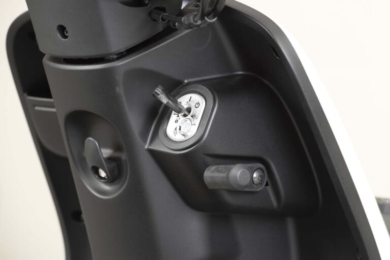 '26 ホンダ ジャイロキャノピーe:|キー|ホンダ ジャイロe:/キャノピーe: 〈いま国内で買える新型バイクカタログ|原付一種・新基準原付(125-50cc)〉【2026最新版】