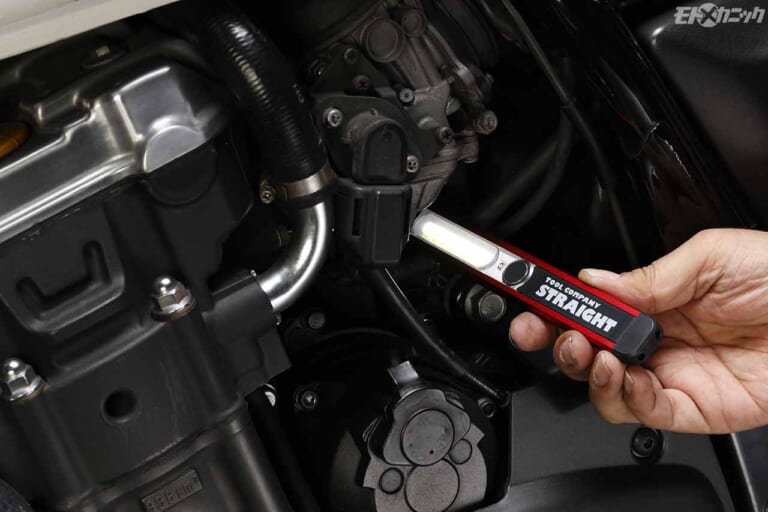 光が届きづらい場面で威力を発揮|薄暗い作業環境でのバイクメンテナンスがはかどる最新型LEDライト×3選〈ストレート〉