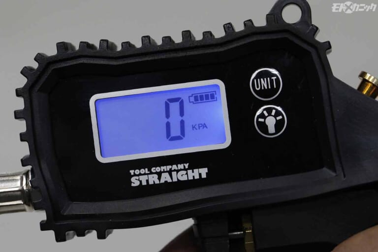 ストレート エアーゲージ デジタルタイプ 15-589|薄暗い作業環境でのバイクメンテナンスがはかどる最新型LEDライト×3選〈ストレート〉
