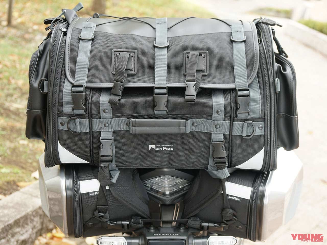 |スポーツバイクの積載力を高めるスタイリッシュな32Lサイドケース〈タナックス〉