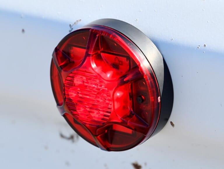 キジマ エマージェンシーランプ LED|緊急時の二次災害防止。後続車へ存在をアピールするエマージェンシーランプLED〈キジマ〉