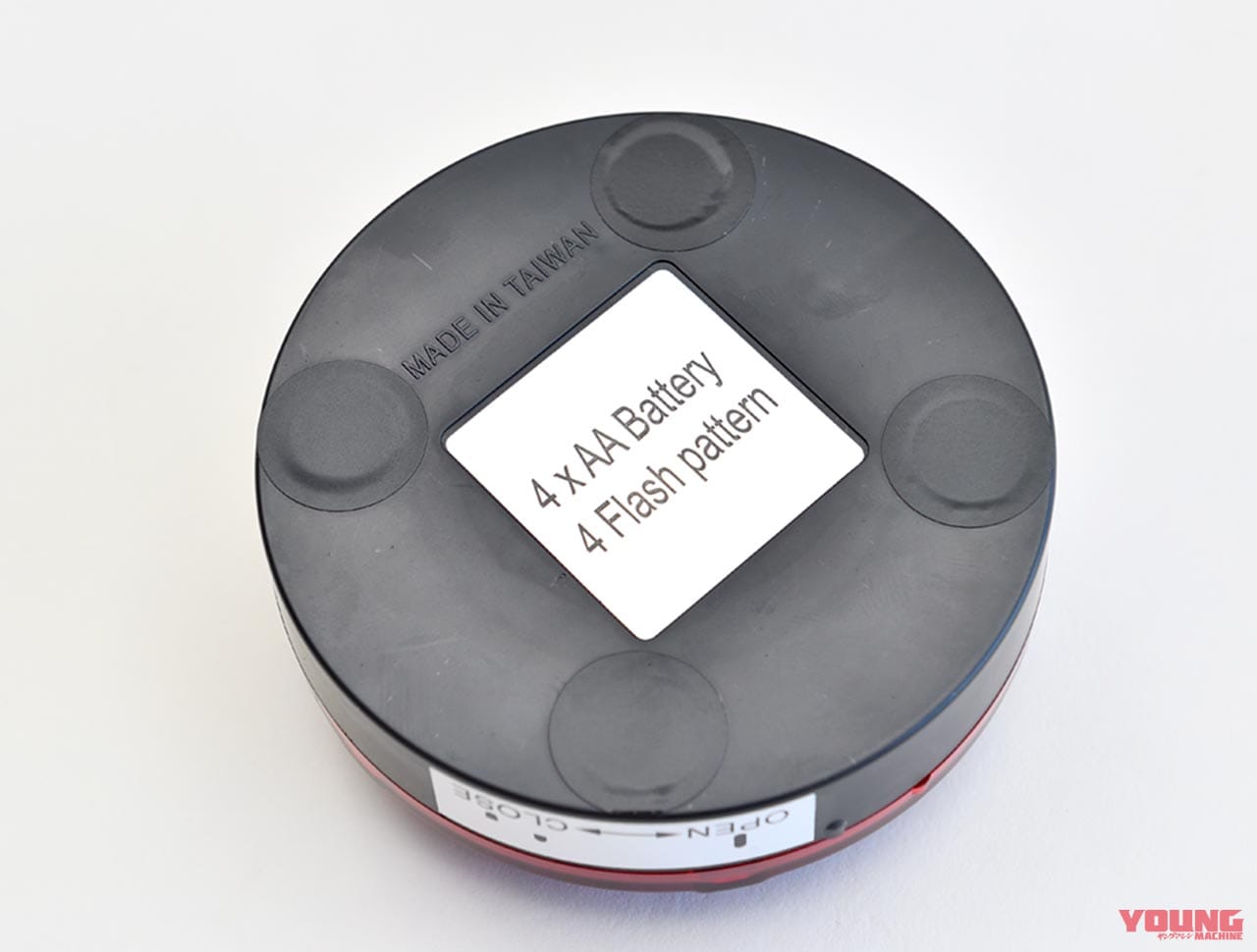 |緊急時の二次災害防止。後続車へ存在をアピールするエマージェンシーランプLED〈キジマ〉