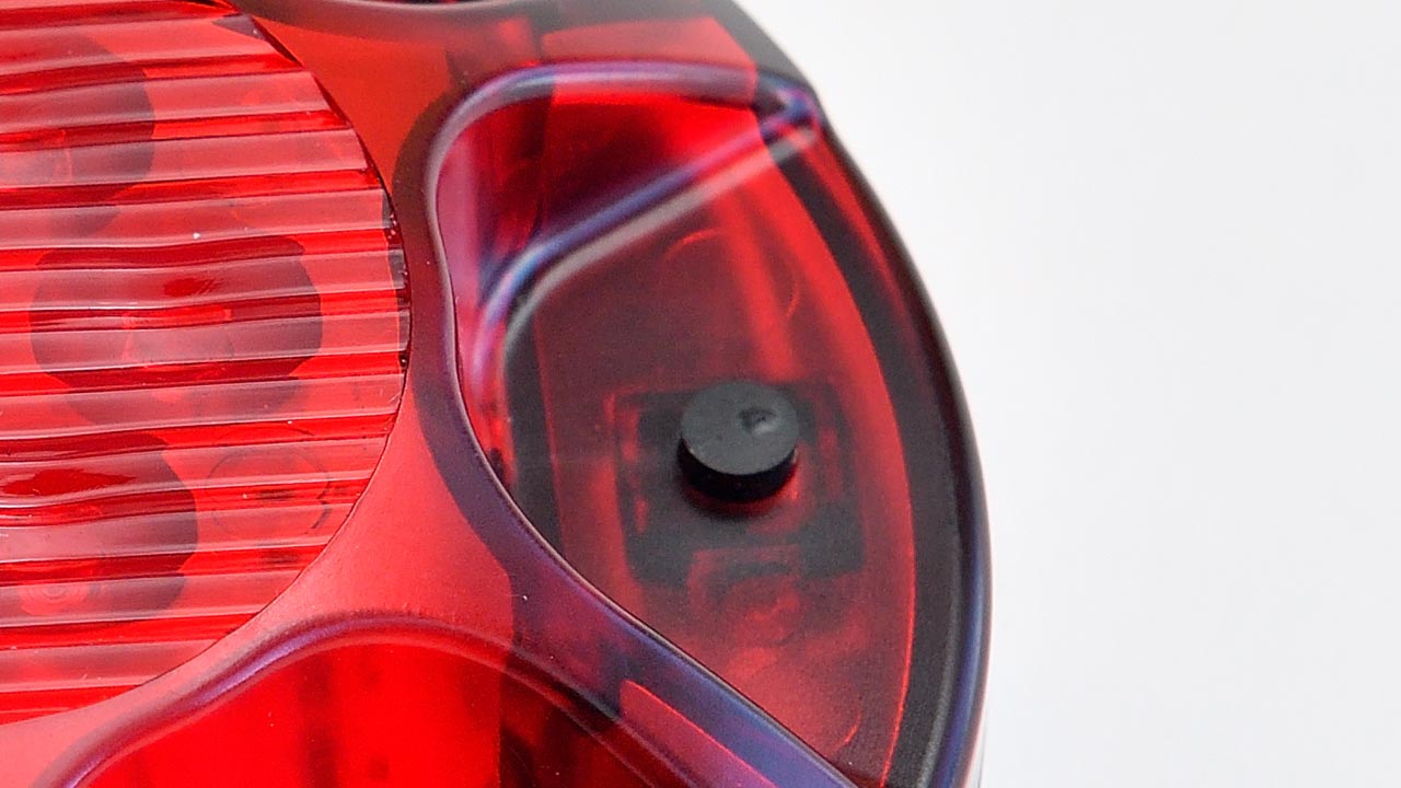 キジマ エマージェンシーランプ LED|緊急時の二次災害防止。後続車へ存在をアピールするエマージェンシーランプLED〈キジマ〉