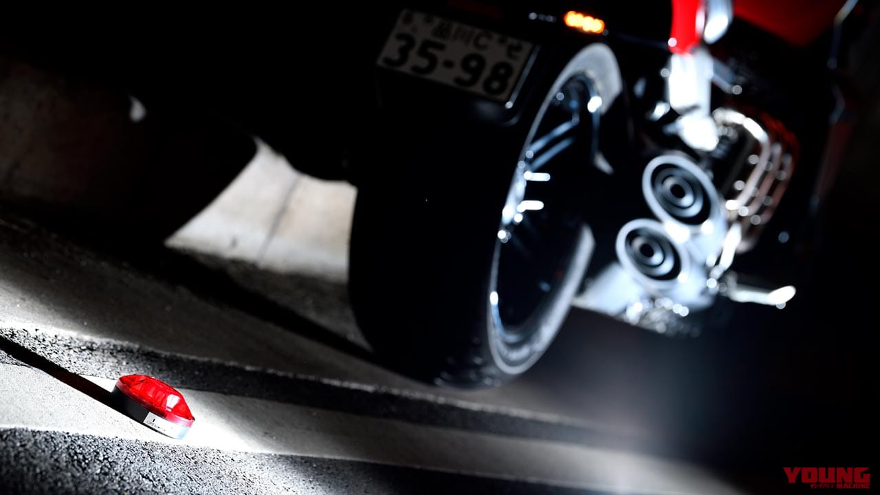 |緊急時の二次災害防止。後続車へ存在をアピールするエマージェンシーランプLED〈キジマ〉