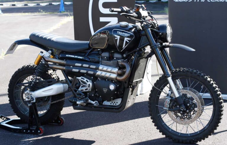 トライアンフ スクランブラー1200XE『007』劇用車|トライアンフ スクランブラー1200XEインプレ【コレに乗れば007になれるかも!?】