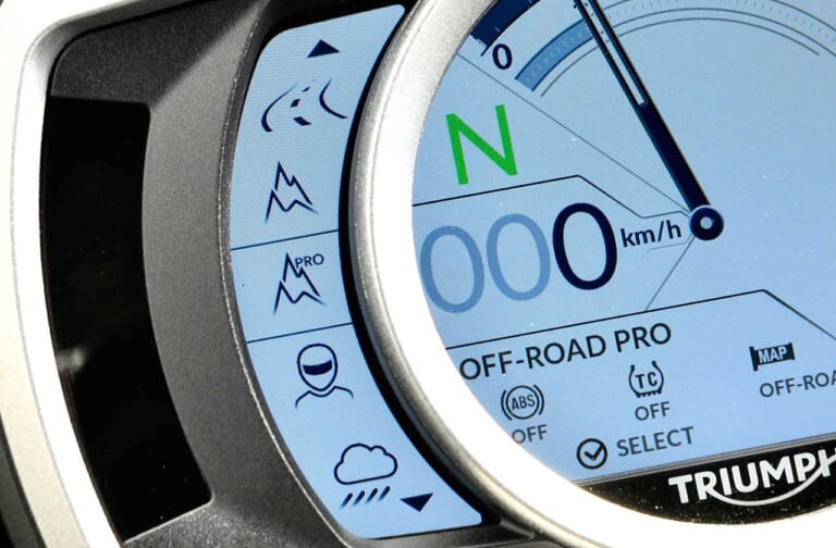 トライアンフ スクランブラー1200XEインプレッション|トライアンフ スクランブラー1200XEインプレ【コレに乗れば007になれるかも!?】