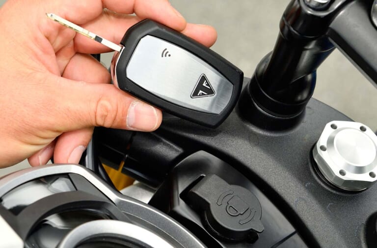 トライアンフ スクランブラー1200XEインプレッション|トライアンフ スクランブラー1200XEインプレ【コレに乗れば007になれるかも!?】