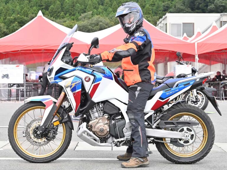 ショーワ電子制御サスペンション・イーラ ハイトフレックス体験【停車寸前に車高が下がる】|ショーワ電子制御サスペンション・イーラ ハイトフレックス体験【停車寸前に車高が下がる】