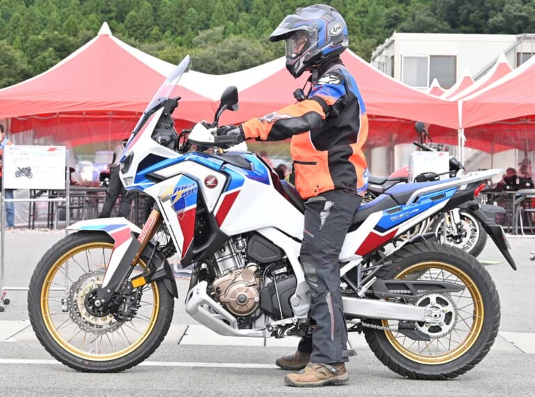 ショーワ電子制御サスペンション・イーラ ハイトフレックス体験|ショーワ電子制御サスペンション・イーラ ハイトフレックス体験【停車寸前に車高が下がる】