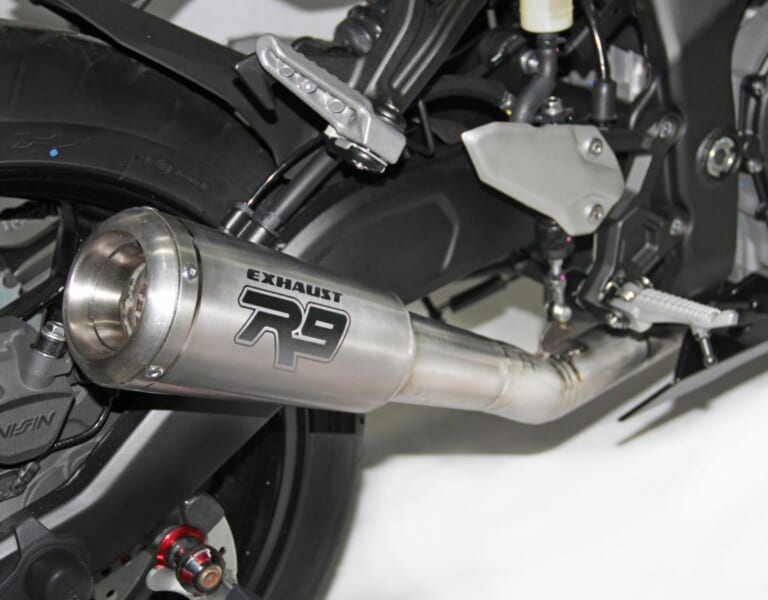 R9 Exaust M2-Ti チタン製フルエキゾーストマフラー|ニンジャZX-25Rカスタム最前線:マフラー編〈アクラポビッチ|インドネシア製品etc.〉