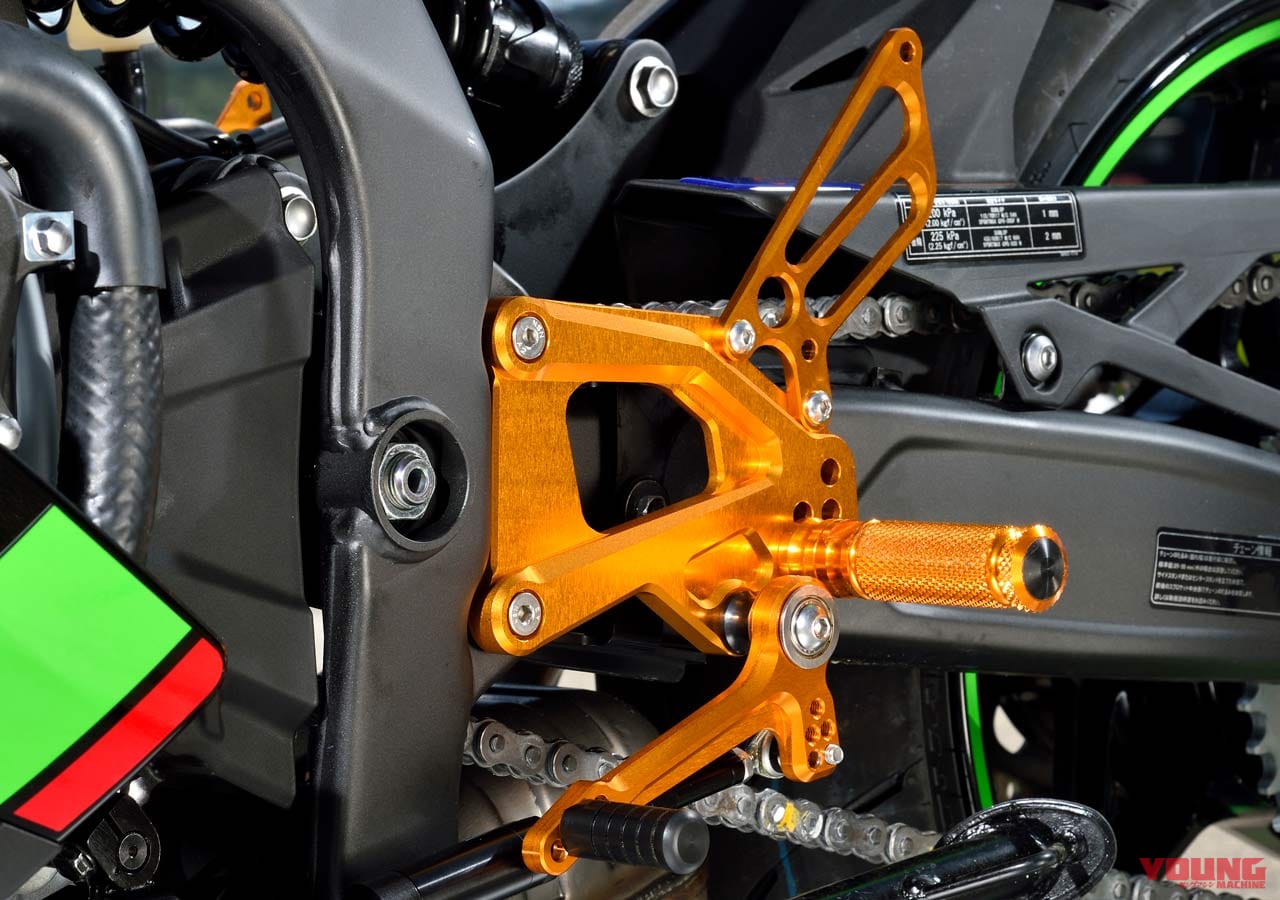 |ニンジャZX-25R用カスタムパーツ:サーキットファンのイチ推しブランド〈ベビーフェイス〉