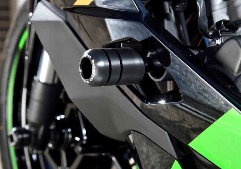 ベビーフェイス ニンジャZX-25R用フレームスライダー|ニンジャZX-25R用カスタムパーツ:サーキットファンのイチ推しブランド〈ベビーフェイス〉