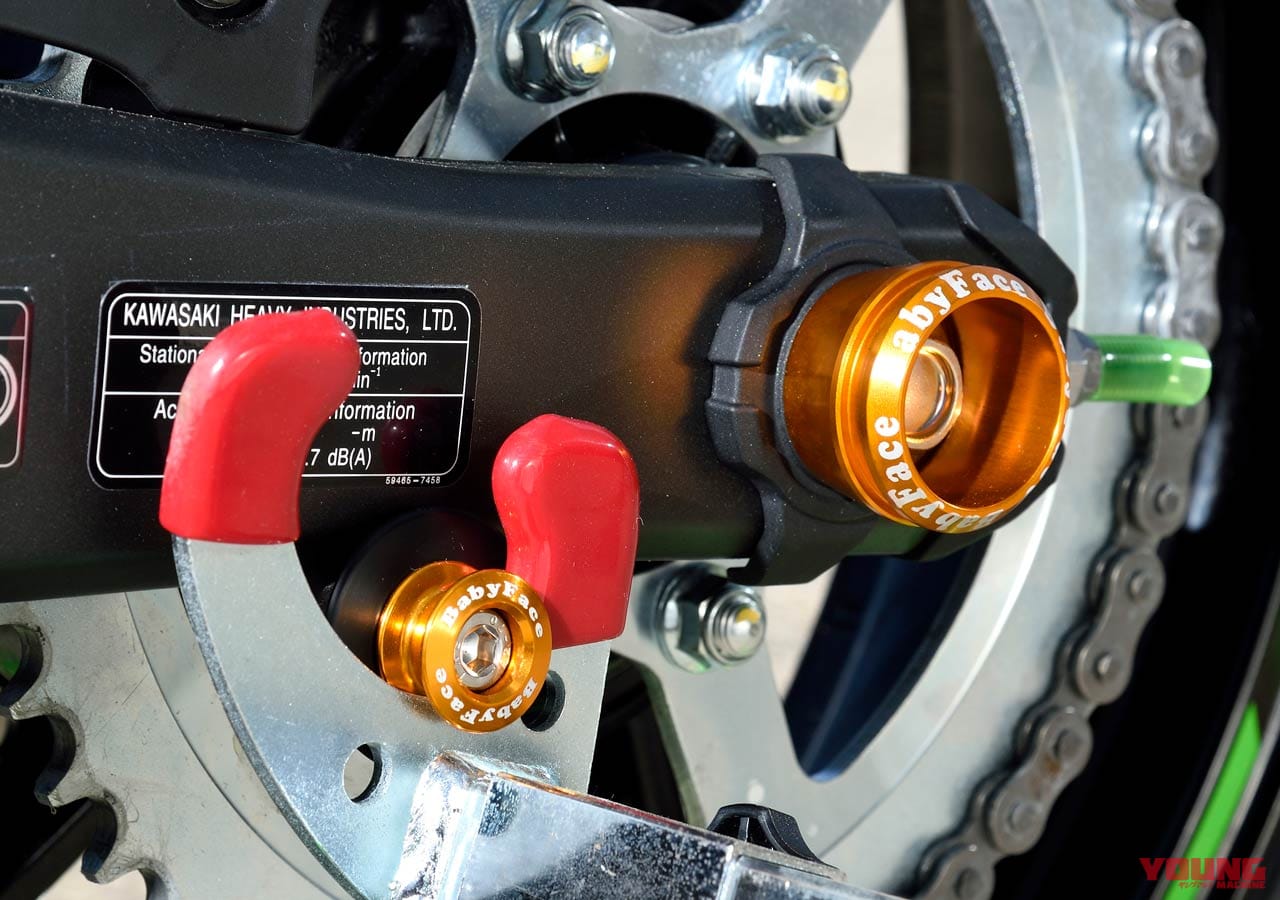 ベビーフェイス ニンジャZX-25R用アクスルカップ&スイングアームスタンドフック|ニンジャZX-25R用カスタムパーツ:サーキットファンのイチ推しブランド〈ベビーフェイス〉