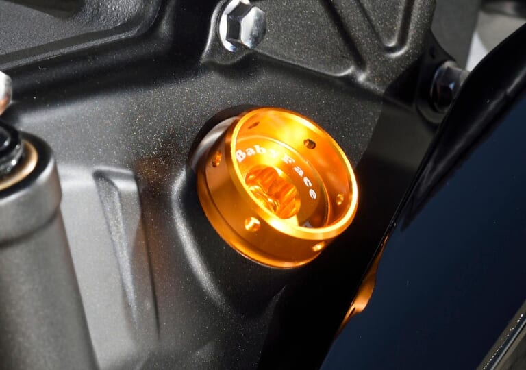 ベビーフェイス ニンジャZX-25R用オイルフィラーキャップ|ニンジャZX-25R用カスタムパーツ:サーキットファンのイチ推しブランド〈ベビーフェイス〉