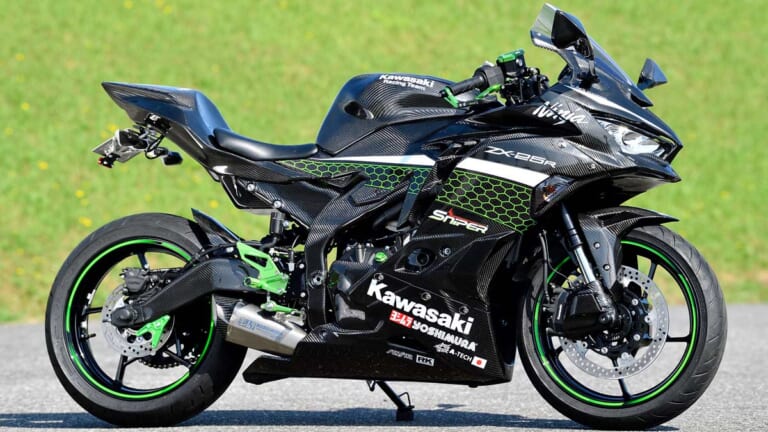 ニンジャZX-25Rカスタム:エーテック×スナイパー【カーボン外装&ビレットパーツ】|ニンジャZX-25Rカスタム:エーテック×スナイパー【カーボン外装&ビレットパーツ】