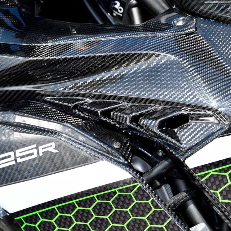 エーテック ZX-25R ストリート用フルカウルSTD4点セット|ニンジャZX-25Rカスタム:エーテック×スナイパー【カーボン外装&ビレットパーツ】