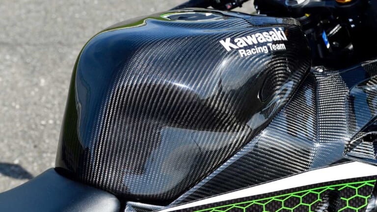 ニンジャZX-25Rカスタム:エーテック|ニンジャZX-25Rカスタム:エーテック×スナイパー【カーボン外装&ビレットパーツ】