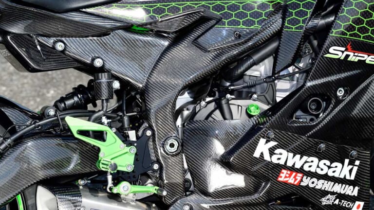 ニンジャZX-25Rカスタム:エーテック|ニンジャZX-25Rカスタム:エーテック×スナイパー【カーボン外装&ビレットパーツ】