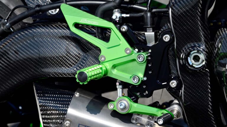 スナイパー ニンジャZX-25Rカスタム|ニンジャZX-25Rカスタム:エーテック×スナイパー【カーボン外装&ビレットパーツ】