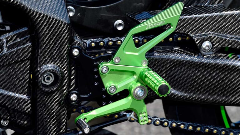 スナイパー ニンジャZX-25Rカスタム|ニンジャZX-25Rカスタム:エーテック×スナイパー【カーボン外装&ビレットパーツ】