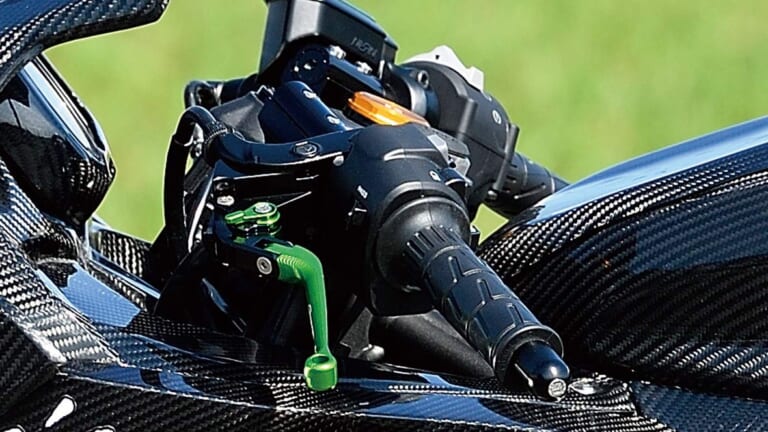 スナイパー ニンジャZX-25Rカスタム|ニンジャZX-25Rカスタム:エーテック×スナイパー【カーボン外装&ビレットパーツ】