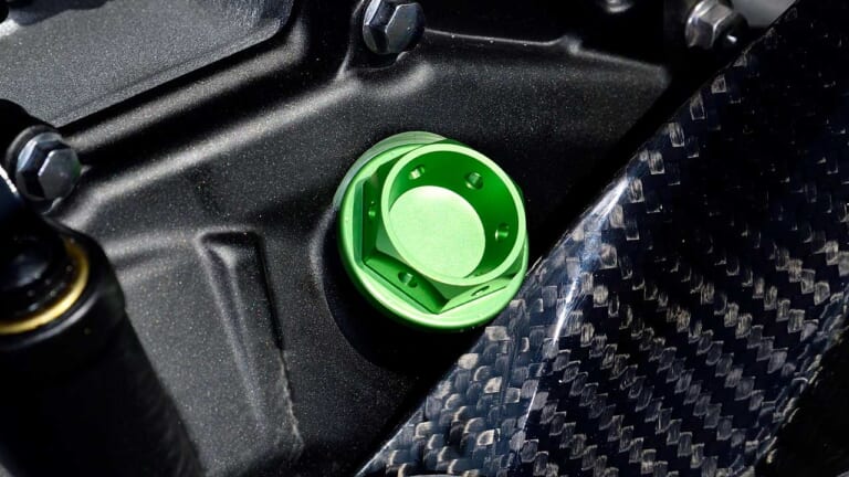 スナイパー ニンジャZX-25Rカスタム|ニンジャZX-25Rカスタム:エーテック×スナイパー【カーボン外装&ビレットパーツ】