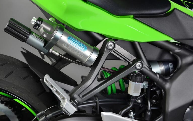 ナイトロン リヤショック|ケイズスタイル|ニンジャZX-25Rカスタム最前線〈ケイズスタイル|エッチングファクトリーetc.〉