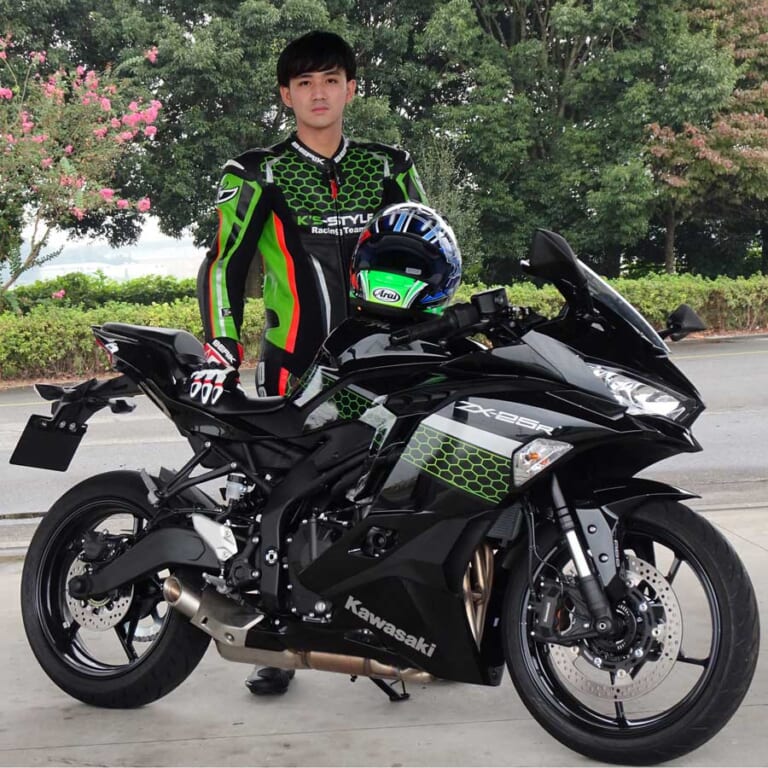 BERiK レーシングスーツ|ケイズスタイル|ニンジャZX-25Rカスタム最前線〈ケイズスタイル|エッチングファクトリーetc.〉