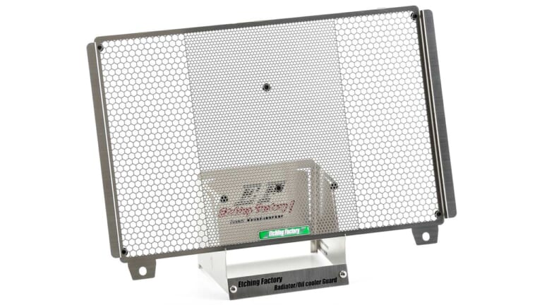 エッチングファクトリー ニンジャZX-25R用ラジエターコアガード|ニンジャZX-25Rカスタム最前線〈ケイズスタイル|エッチングファクトリーetc.〉