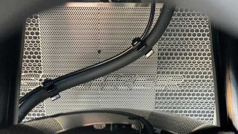 ストライカー ラジエターコアガード|ニンジャZX-25Rカスタム最前線〈ケイズスタイル|エッチングファクトリーetc.〉