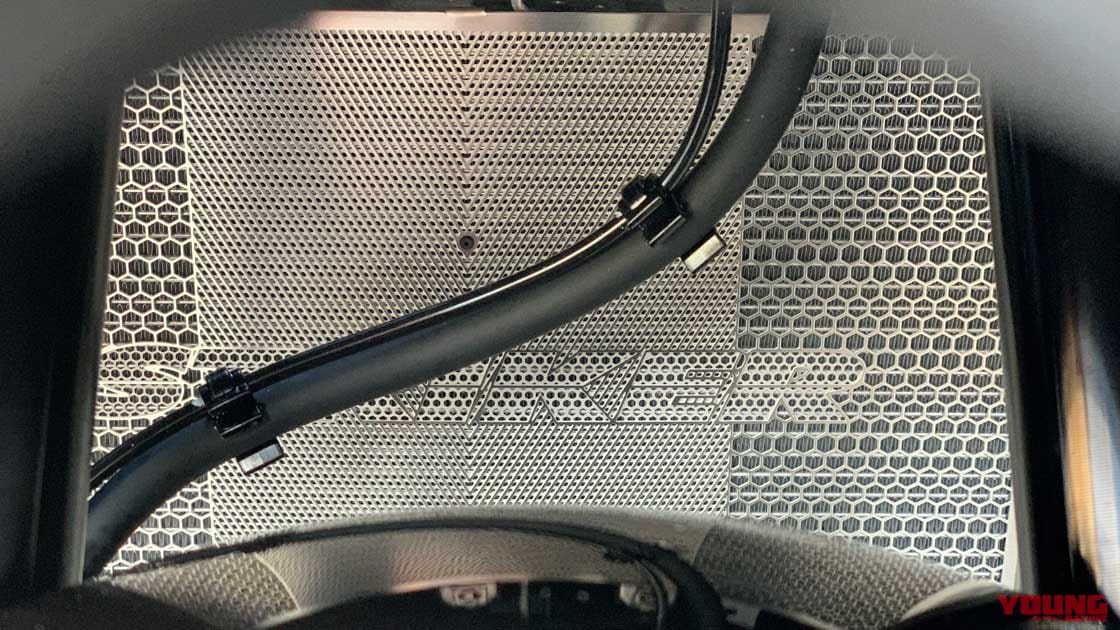 ストライカー ラジエターコアガード|ニンジャZX-25Rカスタム最前線〈ケイズスタイル|エッチングファクトリーetc.〉