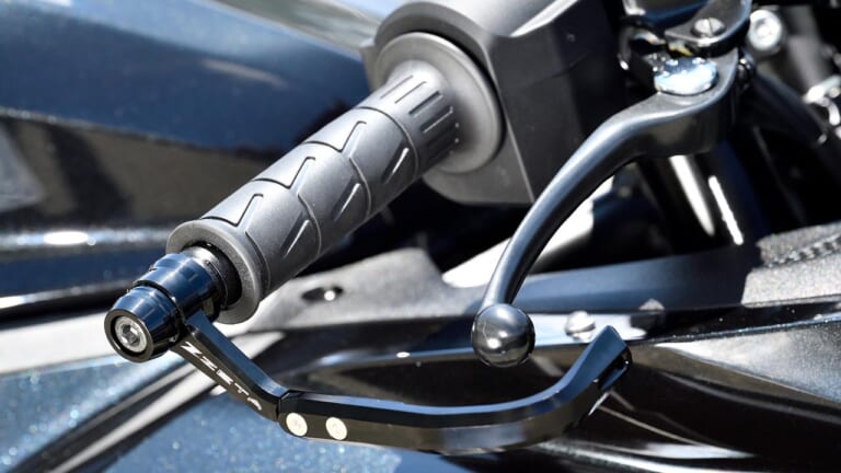 ZETA レバーガード|ニンジャZX-25Rカスタム最前線〈ケイズスタイル|エッチングファクトリーetc.〉