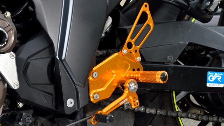 ベビーフェイス パフォーマンスステップキット|ジクサーSF250ベビーフェイスカスタム【軽量マシンにマッチした高品質パーツ】