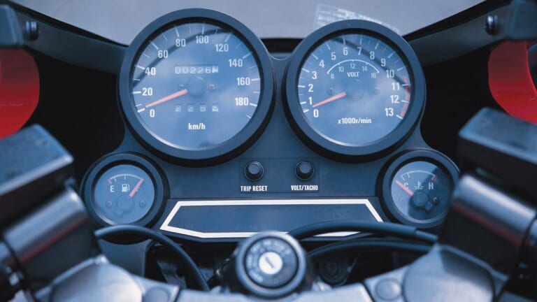 カワサキGPZ900R完調術〈プロに学ぶ’80s国産名車メンテナンス〉|カワサキGPZ900R完調術#1〈プロに学ぶ’80s国産名車メンテナンス〉