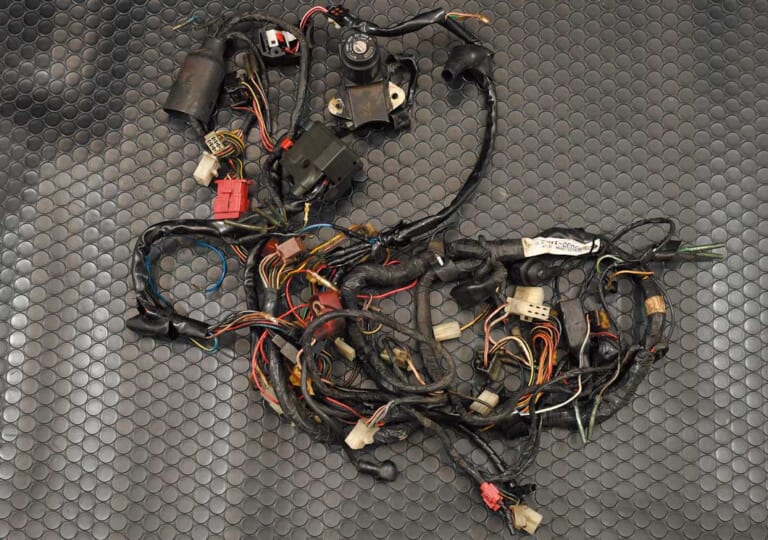 プロに学ぶカワサキGPZ900R完調術【ウィークポイント解説】|プロに学ぶカワサキGPZ900R完調術#2【ウィークポイント解説|対処法は確立済み】