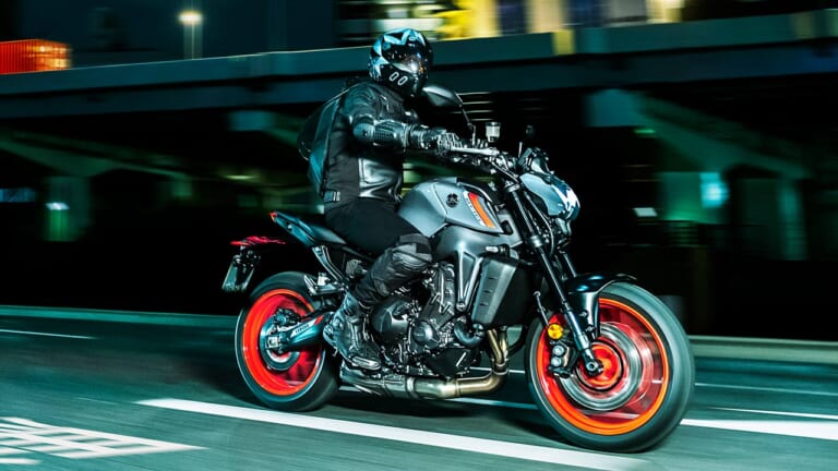 新型ヤマハMT-09は排気量アップ×軽量化×最新電脳|新型ヤマハMT-09は排気量アップ×軽量化×最新電脳【モノアイルックでフルチェン決行】