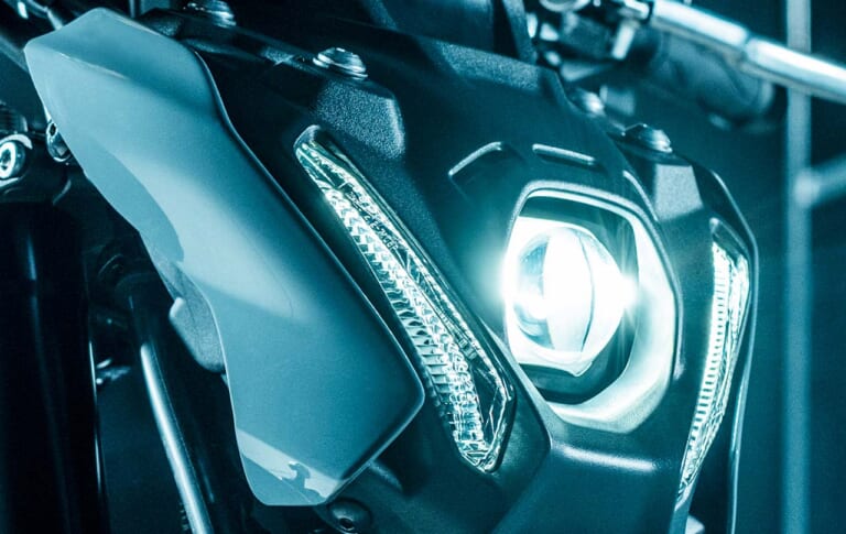 新型ヤマハMT-09は排気量アップ×軽量化×最新電脳|新型ヤマハMT-09は排気量アップ×軽量化×最新電脳【モノアイルックでフルチェン決行】