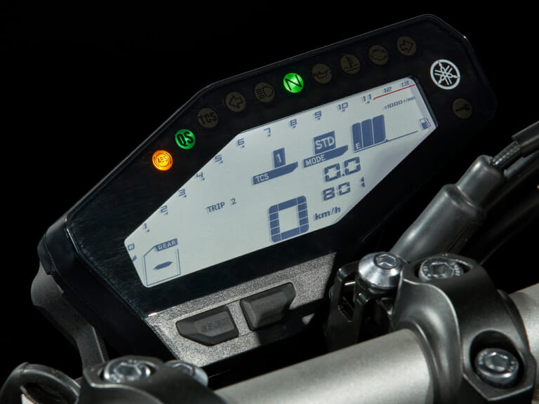 新型ヤマハMT-09は排気量アップ×軽量化×最新電脳|新型ヤマハMT-09は排気量アップ×軽量化×最新電脳【モノアイルックでフルチェン決行】