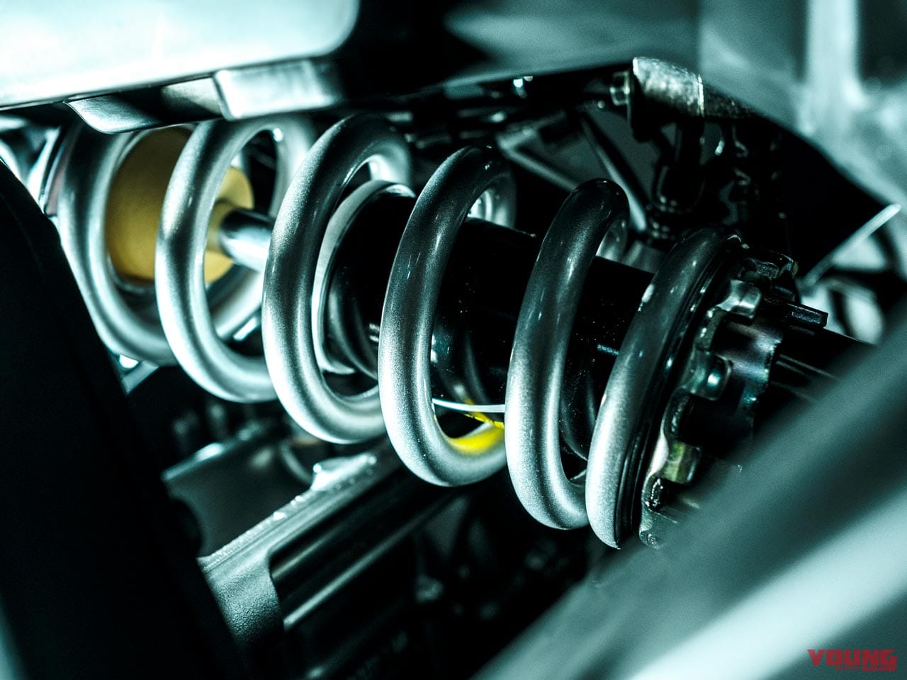 |新型ヤマハMT-09は排気量アップ×軽量化×最新電脳【モノアイルックでフルチェン決行】