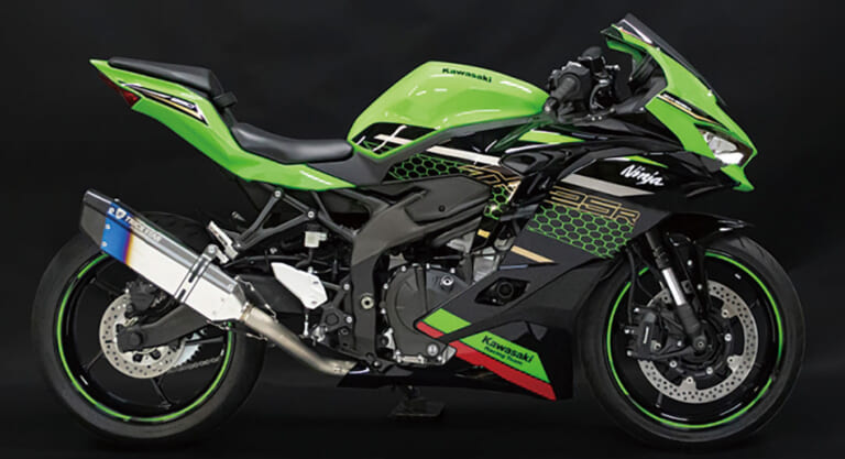 トリックスター レーシングフルエキゾーストマフラーIKAZUCHI ロング 焼ステンレスカーボン|続々リリース!ニンジャZX-25R用新作パーツセレクション〈×6ブランド〉