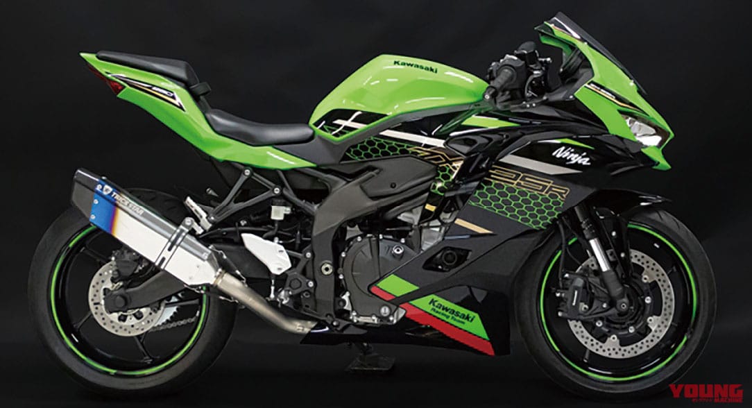 トリックスター レーシングフルエキゾーストマフラーIKAZUCHI ロング 焼ステンレスカーボン|続々リリース!ニンジャZX-25R用新作パーツセレクション〈×6ブランド〉