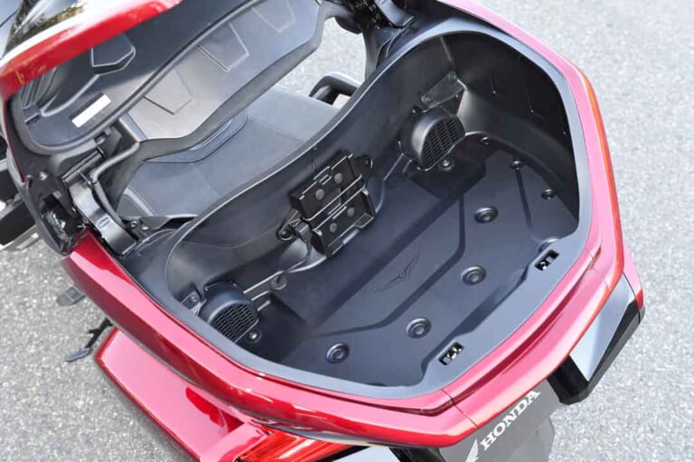 ホンダ ゴールドウイングツアー|ホンダ新型「ゴールドウイング」登場! トランクスペース拡大&オーディオ進化ほか【2/25発売】