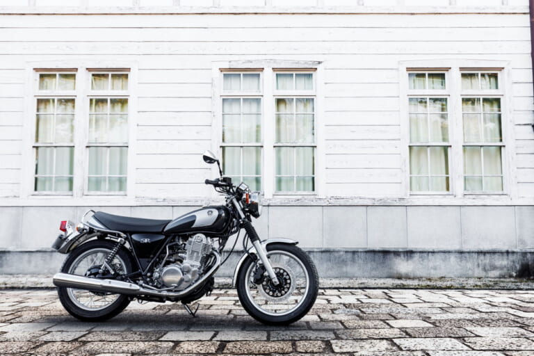 ついに最後…！ ヤマハ「SR400ファイナルエディション」伝説の最後に1000台限定車も登場 | WEBヤングマシン｜最新バイク情報