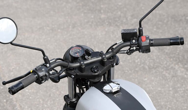 マットモーターサイクルズ アキタ250|マットモーターサイクルズ アキタ250試乗インプレ【単車と呼ぶにふさわしい素の走りと外観】