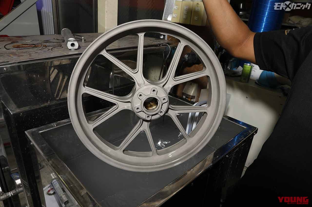 |酸化腐食しやすいマグネシウムホイールの再生術「マグリコート」で最善の下処理〈カーベック〉