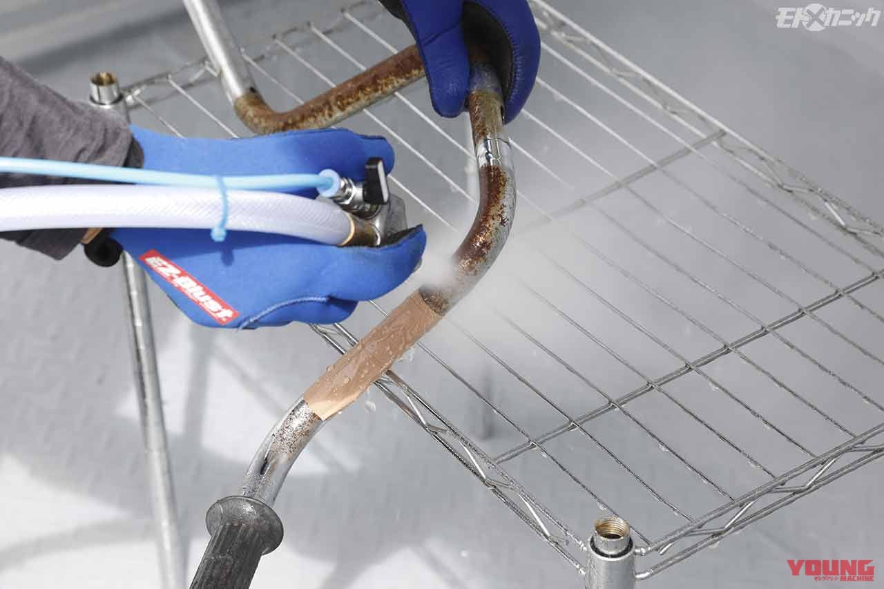 素材を傷つけにくい重曹メディアでクロームめっきのサビをクリーニング〈EZブラスト〉|素材を傷つけにくい重曹メディアでクロームめっきのサビをクリーニング〈EZブラスト〉