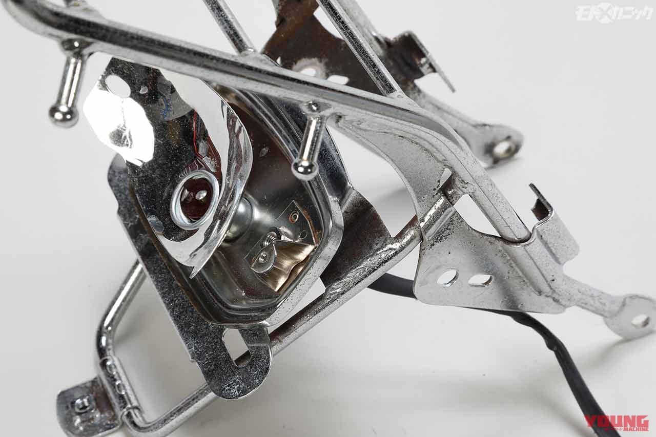 素材を傷つけにくい重曹メディアでクロームめっきのサビをクリーニング〈EZブラスト〉|素材を傷つけにくい重曹メディアでクロームめっきのサビをクリーニング〈EZブラスト〉