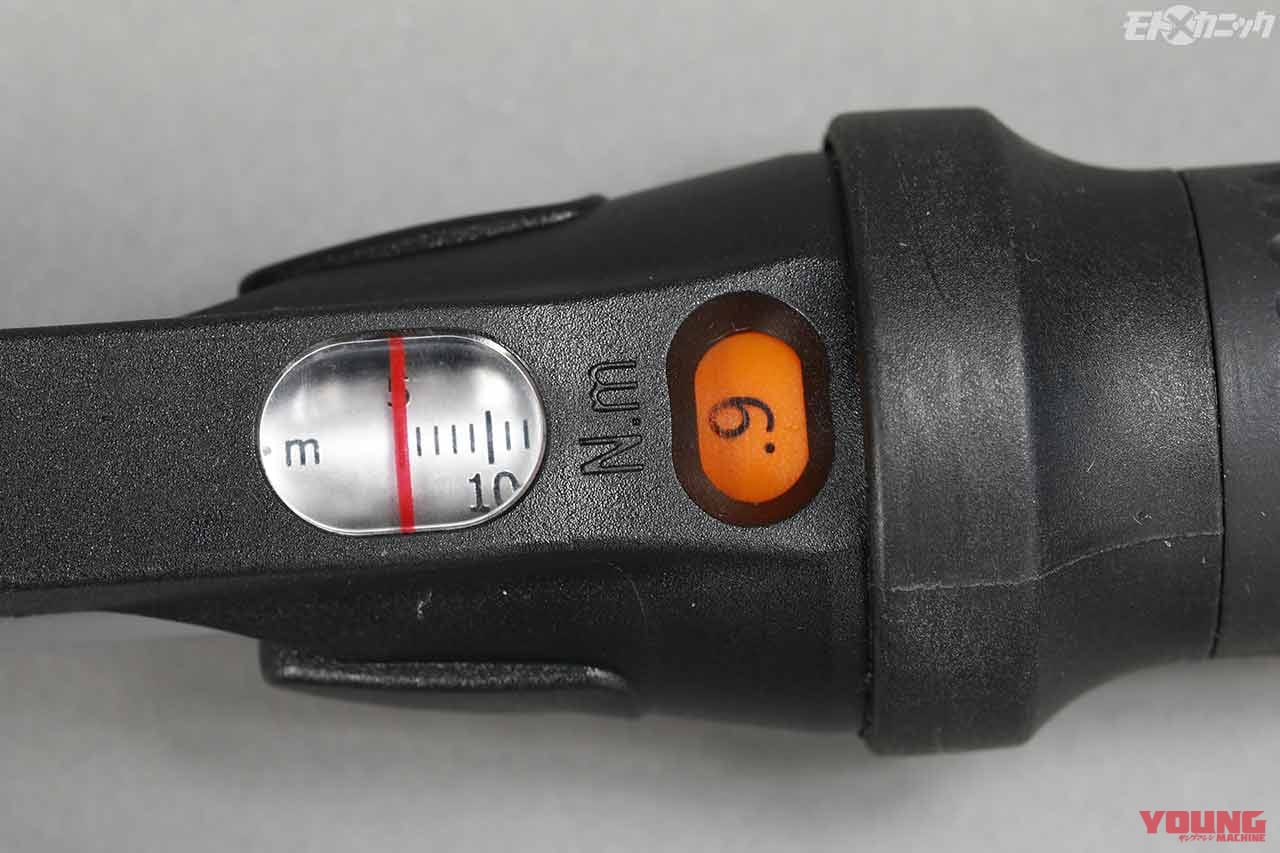 |読み取りやすい目盛りとオーソドックスな操作性で人気のプレセット型トルクレンチ〈KTC〉