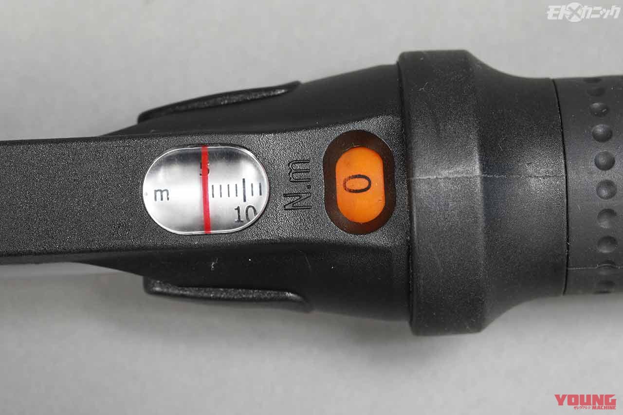 読み取りやすい目盛りとオーソドックスな操作性で人気のプレセット型トルクレンチ Ktc Webヤングマシン 最新バイク情報 読み取りやすい目盛りとオーソドックスな操作性で人気のプレセット型トルクレンチ Ktc Webヤングマシン 最新バイク情報
